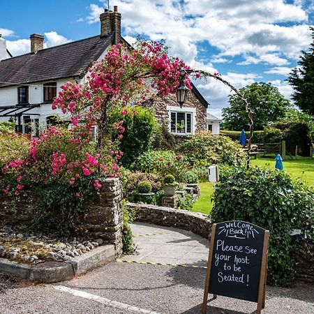 The Greyhound Inn And Hotel Usk Exteriér fotografie