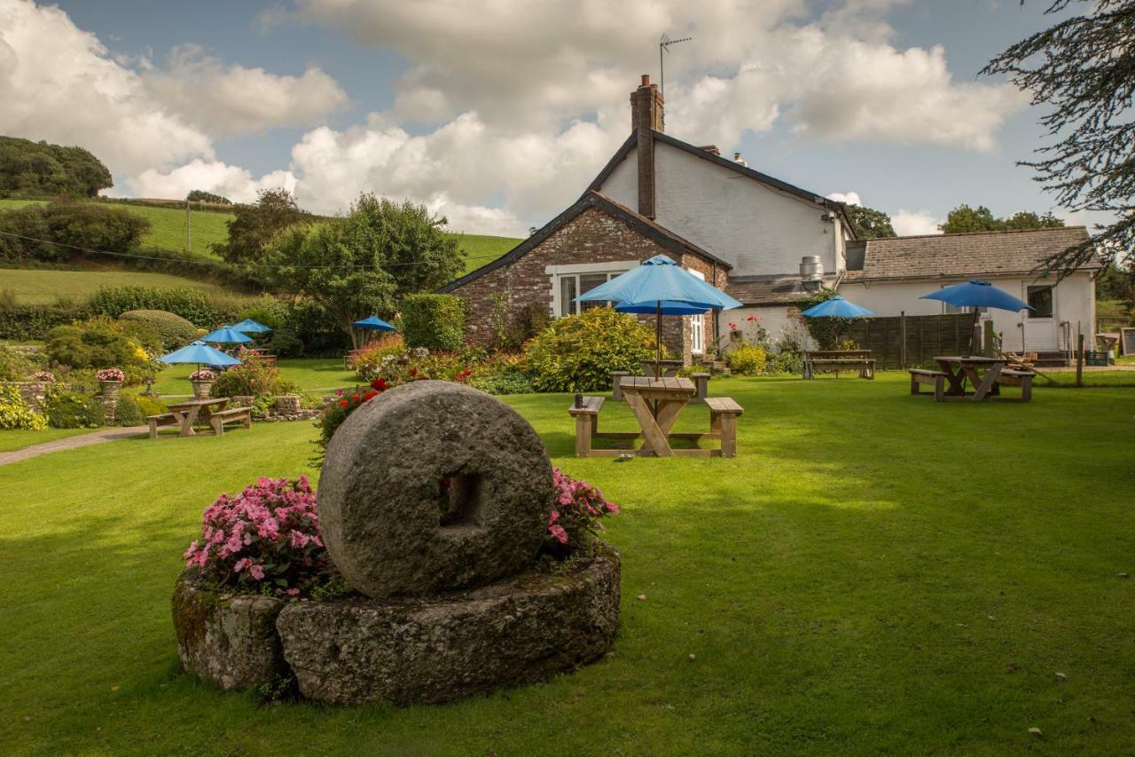 The Greyhound Inn And Hotel Usk Exteriér fotografie