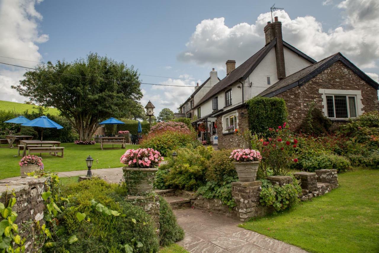 The Greyhound Inn And Hotel Usk Exteriér fotografie